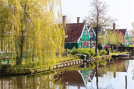 simsearch:841-07083116,k - Preserved historic houses in Zaanse Schans, a village and working museum on the banks of the river Zaan, near Amsterdam, Zaandam, North Holland, Netherlands, Europe Photographie de stock - Rights-Managed, Code: 841-07083114