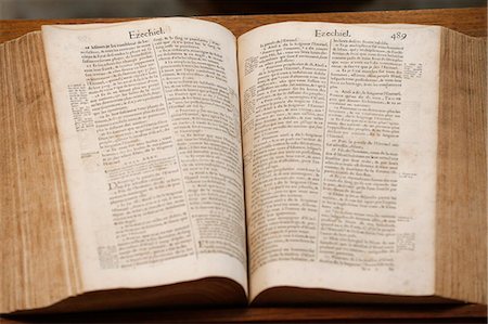 Old Bible, Geneva 1678, Paris, France, Europe Foto de stock - Con derechos protegidos, Código: 841-07083206