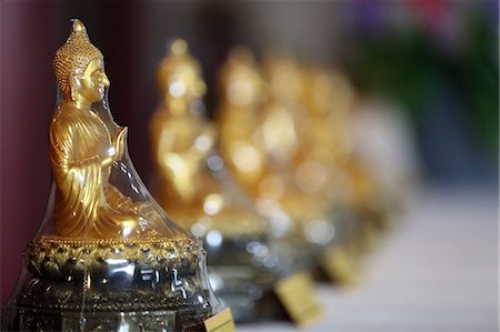 religioso - Buddha statue wrapped in cellophane, Paris, France, Europe Foto de stock - Con derechos protegidos, Código: 841-07083248