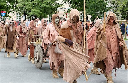 facial decoration - Costume parade at the medieval festival of Provins, UNESCO World Heritage Site, Seine-et-Marne, Ile-de-France, France, Europe Foto de stock - Con derechos protegidos, Código: 841-07083258