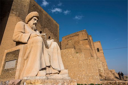 Giant statue of Mubarek Ahmed Sharafaddin in front of the citadel of Erbil (Hawler), capital of Iraq Kurdistan, Iraq, Middle East Stockbilder - Lizenzpflichtiges, Bildnummer: 841-07083379