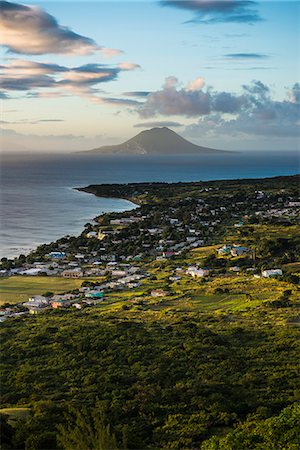 federación de st kitts y nevis - View to St. Eustatius from Brimstone Hill Fortress, St. Kitts, St. Kitts and Nevis, Leeward Islands, West Indies, Caribbean, Central America Foto de stock - Con derechos protegidos, Código: 841-07083411