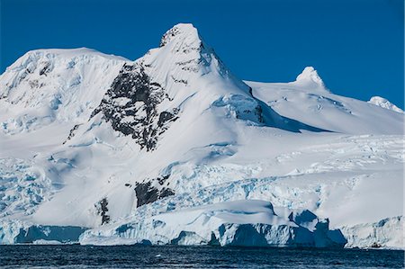 Glacier and icebergs in Cierva Cove, Antarctica, Polar Regions Photographie de stock - Rights-Managed, Code: 841-07083551