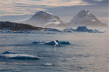 simsearch:841-07080764,k - Moody light over the icebergs and glaciers in Cierva Cove, Antarctica, Polar Regions Stock Photo - Rights-Managed, Code: 841-07083553