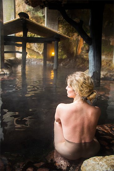 Woman enjoying the hot waters of the Kurokawa onsen, public spa, Kyushu, Japan, Asia Photographie de stock - Premium Droits Gérés, Artiste: robertharding, Le code de l’image : 841-07083672
