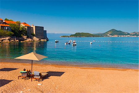 simsearch:841-06449404,k - Hotel beach, Sveti Stefan, now Aman Sveti Stefan Hotel, Montenegro, Europe Photographie de stock - Rights-Managed, Code: 841-07083803