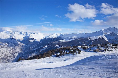 simsearch:841-07082171,k - Ski slopes at La Plagne looking to Mont Blanc, Savoie, French Alps, France, Europe Photographie de stock - Rights-Managed, Code: 841-07083827