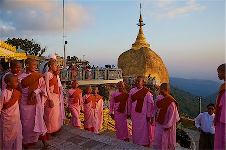 Nuns on pilgrimage, Kyaiktiyo Golden Rock, Mon State, Myanmar (Burma), Asia Stock Photo - Rights-Managed, Code: 841-07083846