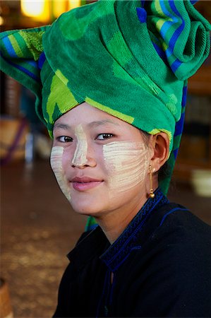 Young woman of the Pa-O ethnic group, Inle Lake, Shan State, Myanmar (Burma), Asia Foto de stock - Con derechos protegidos, Código: 841-07083850