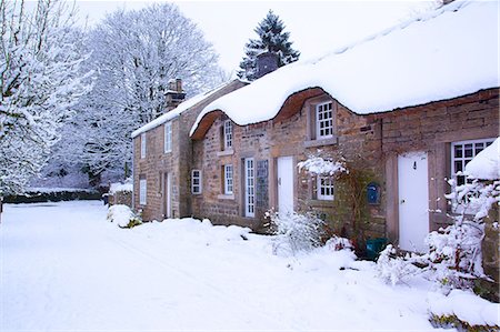 Thatched cottages in the snow, Baslow, Derbyshire Dales, Derbyshire, England, United Kingdom, Europe Stock Photo - Rights-Managed, Code: 841-07083904