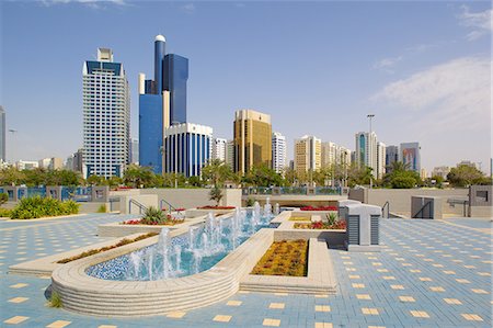 Contemporary architecture along the Corniche, Abu Dhabi, United Arab Emirates, Middle East Foto de stock - Con derechos protegidos, Código: 841-07083985