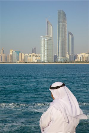 View of city from Marina and local resident, Abu Dhabi, United Arab Emirates, Middle East Foto de stock - Con derechos protegidos, Código: 841-07083995