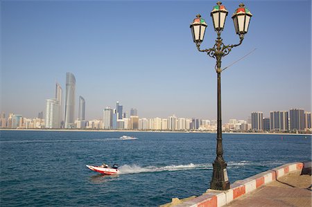 farola - View of city from Marina, Abu Dhabi, United Arab Emirates, Middle East Foto de stock - Con derechos protegidos, Código: 841-07083996