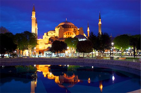 Hagia Sophia (Aya Sofya Mosque) (The Church of Holy Wisdom), UNESCO World Heritage Site, at sunrise, Istanbul, Turkey Foto de stock - Con derechos protegidos, Código: 841-07204344