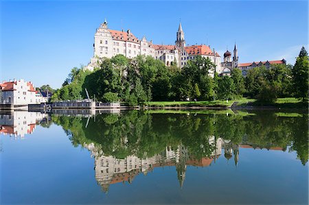 Sigmaringen Castle, Upper Danube nature park, Swabian Alb Baden Wurttemberg, Germany, Europe Photographie de stock - Rights-Managed, Code: 841-07204431