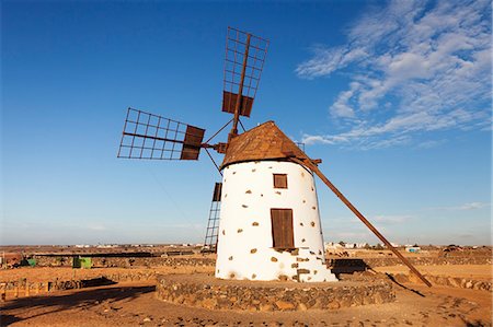 fuerteventura - Windmill near El Cotillo, Fuerteventura, Canary Islands, Spain, Atlantic, Europe Foto de stock - Direito Controlado, Número: 841-07204683