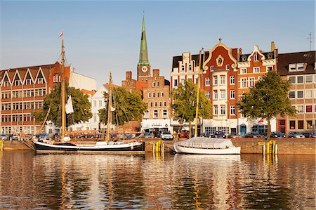 Holstenhafen at River Untertrave, Lubeck, Schleswig Holstein, Germany, Europe Foto de stock - Con derechos protegidos, Código: 841-07204732