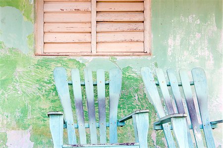 effacé - Detail of wall and rocking chair with faded paintwork in green and blue, a common sight in the small town of Vinales, Pinar Del Rio Province, Cuba, West Indies, Central America Photographie de stock - Rights-Managed, Code: 841-07205142