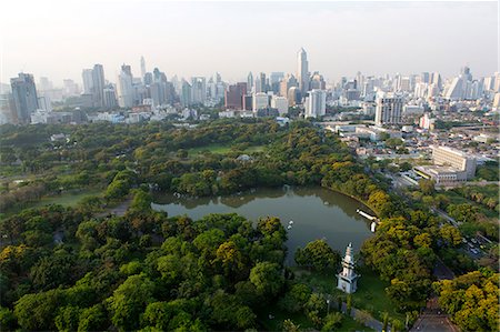 City skyline with Lumphini Park, the Green Lung of Bangkok, in the foreground, from the roof of Hotel Sofitel So, Sathorn Road, Bangkok, Thailand, Southeast Asia, Asia Foto de stock - Con derechos protegidos, Código: 841-07205158