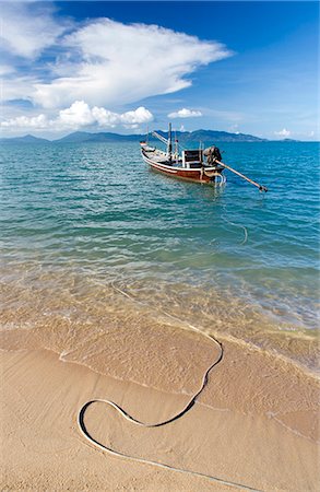 simsearch:841-06445078,k - Traditional long-tailed fishing boat moored off Maenam Beach on the North Coast of Koh Samui, Thailand, Southeast Asia, Asia Photographie de stock - Rights-Managed, Code: 841-07205172