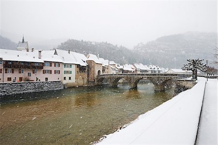 simsearch:841-07084296,k - Snow covered town of St. Ursanne, Jura, Switzerland, Europe Photographie de stock - Rights-Managed, Code: 841-07205323