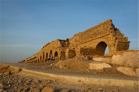 The Roman aqueduct, Caesarea, Israel, Middle East Photographie de stock - Rights-Managed, Code: 841-07205426