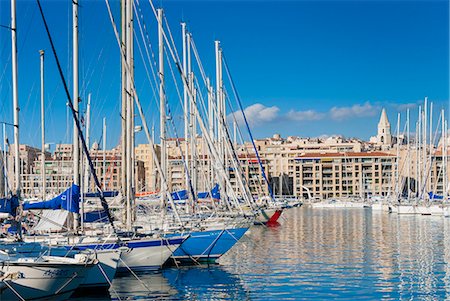 french riviera - View across the Vieux Port, Marseille, Bouches-du-Rhone, Provence-Alpes-Cote-d'Azur, France, Mediterranean, Europe Foto de stock - Direito Controlado, Número: 841-07205562