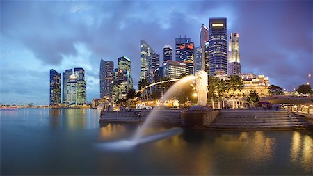 fountain - The Merlion Statue with the city skyline in the background, Marina Bay, Singapore, Southeast Asia, Asia Foto de stock - Con derechos protegidos, Código: 841-07205678