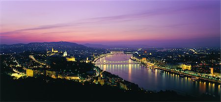 simsearch:6119-07969028,k - Panorama of the city at dusk over the River Danube, UNESCO World Heritage Site, Budapest, Hungary, Europe Foto de stock - Con derechos protegidos, Código: 841-07205672