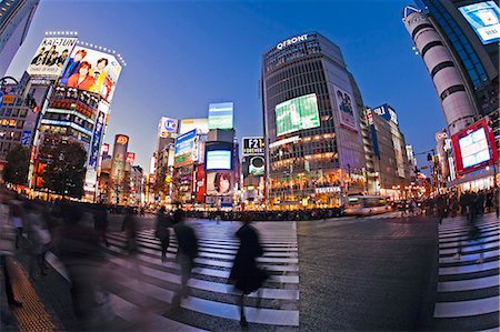 people rush hour - Shibuya Crossing, crowds of people crossing the intersection in the centre of Shibuya, Tokyo, Honshu, Japan, Asia Stock Photo - Rights-Managed, Code: 841-07205686