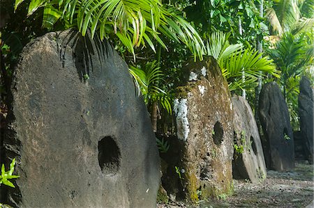 Stone money on the island of Yap, Federated States of Micronesia, Caroline Islands, Pacific Foto de stock - Con derechos protegidos, Código: 841-07206009
