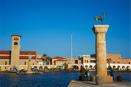 pilar - Mandraki Harbour, Rhodes City, Rhodes, Dodecanese, Greek Islands, Greece, Europe Foto de stock - Con derechos protegidos, Código: 841-07206302