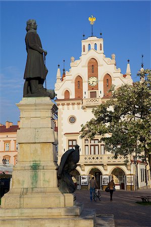 europe monuments - City Hall and statue, Market Square, Old Town, Rzeszow, Poland, Europe Stock Photo - Rights-Managed, Code: 841-07206345