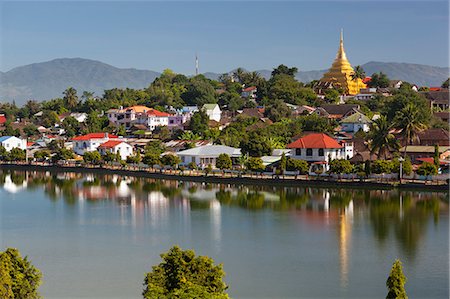 simsearch:841-07201393,k - Wat Jong Kham and colonial era buildings on Naung Tung Lake, Kengtung, Shan State, Myanmar (Burma), Asia Photographie de stock - Rights-Managed, Code: 841-07206390