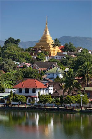 Wat Jong Kham and colonial era buildings on Naung Tung Lake, Kengtung, Shan State, Myanmar (Burma), Asia Foto de stock - Con derechos protegidos, Código: 841-07206391