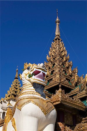 Chinthe statue at southern entrance to the Shwedagon pagoda, Yangon (Rangoon), Yangon Region, Myanmar (Burma), Asia Stockbilder - Lizenzpflichtiges, Bildnummer: 841-07206400