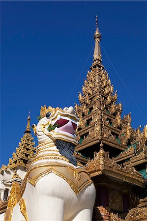 Chinthe statue at southern entrance to the Shwedagon pagoda, Yangon (Rangoon), Yangon Region, Myanmar (Burma), Asia Foto de stock - Direito Controlado, Número: 841-07206400