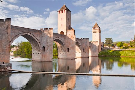 simsearch:841-08240167,k - Pont Valentre in the city of Cahors, Lot, France, Europe Stock Photo - Rights-Managed, Code: 841-07206499