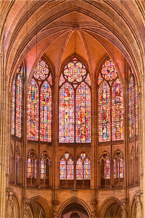 simsearch:841-09163342,k - Stained glass windows above the choir in Saint-Pierre-et-Saint-Paul de Troyes cathedral, in Gothic style, dating from around 1200, Troyes, Aube, Champagne-Ardennes, France, Europe Foto de stock - Con derechos protegidos, Código: 841-07206536