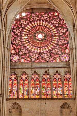 A rose window in Saint-Pierre-et-Saint-Paul de Troyes cathedral, in Gothic style, dating from around 1200, Troyes, Aube, Champagne-Ardennes, France, Europe Photographie de stock - Rights-Managed, Code: 841-07206537