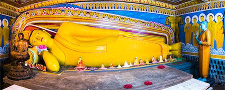 simsearch:841-08821812,k - Golden reclining Buddha at Temple of the Tooth (Temple of the Sacred Tooth Relic) in Kandy, Sri Lanka, Asia Photographie de stock - Rights-Managed, Code: 841-07201390