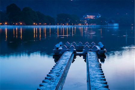 simsearch:841-03030322,k - Kandy Lake and the Temple of the Sacred Tooth Relic (Sri Dalada Maligawa) at night, Kandy, Central Province, Sri Lanka, Asia Stock Photo - Rights-Managed, Code: 841-07201403