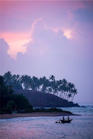 simsearch:841-06344468,k - Mirissa Beach, traditional Sri Lankan outrigger fishing boat at sunrise, South Coast, Southern Province, Sri Lanka, Asia Foto de stock - Con derechos protegidos, Código: 841-07201415