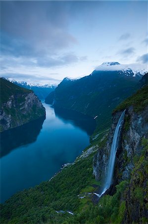 simsearch:841-08438835,k - The dramatic Geiranger Fjord illuminated at dusk, UNESCO World Heritage Site, More og Romsdal, Norway, Scandinavia, Europe Foto de stock - Con derechos protegidos, Código: 841-07201495