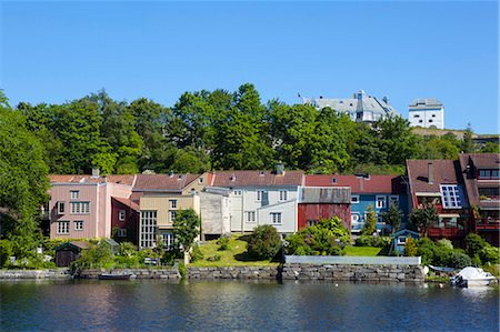 Kristiansten Fortress and local architecture on the River Nidelva, Trondheim, Sor-Trondelag, Norway, Scandinavia, Europe Photographie de stock - Rights-Managed, Code: 841-07201505