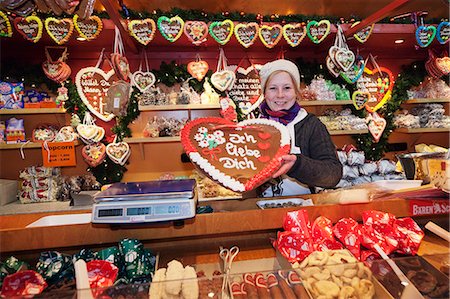 Stall selling gingerbread hearts at the Christmas Fair, Esslingen am Neckar, Baden Wurttemberg, Germany, Europe Foto de stock - Con derechos protegidos, Código: 841-07201586