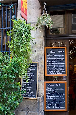 simsearch:824-02888188,k - French menus outside cafe restaurant in Bordeaux, France. Stock Photo - Rights-Managed, Code: 841-07201702