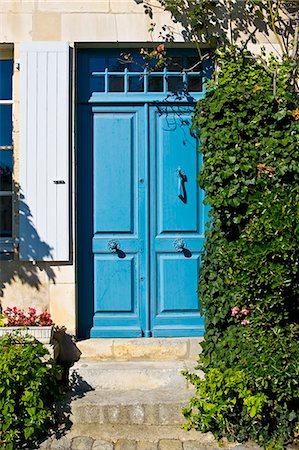 simsearch:700-05389534,k - Traditional double door, Ile De Re, France. Fotografie stock - Rights-Managed, Codice: 841-07201723