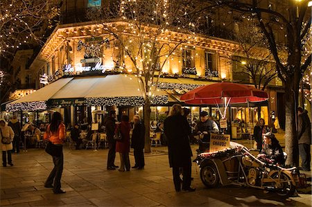 store night exterior - Roasted chestnut street seller outside Les Deux Magots Cafe and Restaurant, Boulevard St Germain, Paris, France Photographie de stock - Rights-Managed, Code: 841-07201812