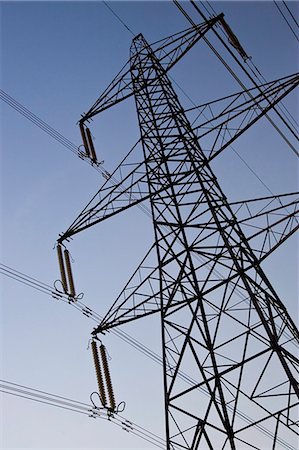 power pylon blue sky - Electricity pylon, England, United Kingdom Foto de stock - Con derechos protegidos, Código: 841-07201843